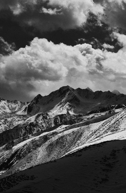 黑白雪山